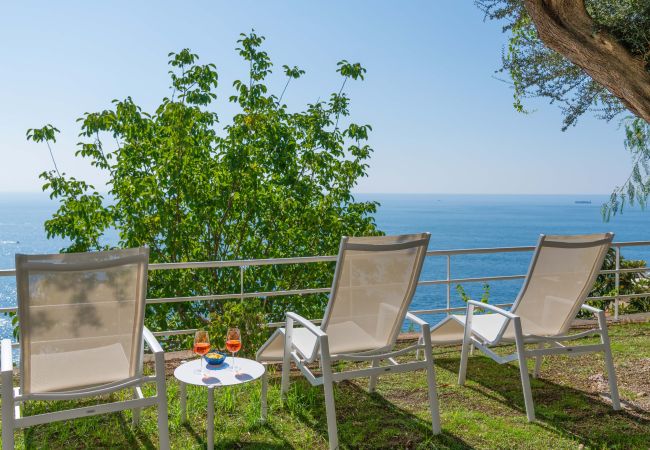 Villa in Praiano - AMORE RENTALS - Villa Jacaranda with Pool and Sea View Villa in Praiano - AMORE RENTALS - Villa Jacaranda with Pool and Sea View
