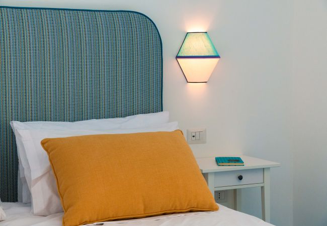 Villa in Praiano - AMORE RENTALS - Villa Jacaranda with Pool and Sea View Villa in Praiano - AMORE RENTALS - Villa Jacaranda with Pool and Sea View