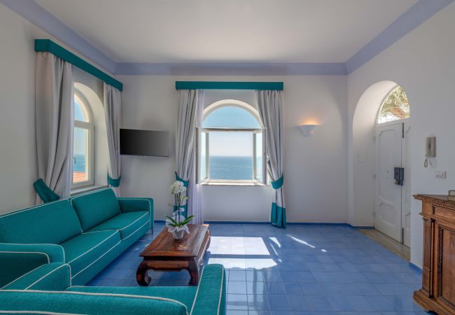 Villa in Praiano - AMORE RENTALS - Villa Jacaranda with Pool and Sea View Villa in Praiano - AMORE RENTALS - Villa Jacaranda with Pool and Sea View