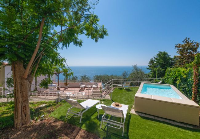 Villa in Praiano - AMORE RENTALS - Villa Jacaranda with Pool and Sea View Villa in Praiano - AMORE RENTALS - Villa Jacaranda with Pool and Sea View