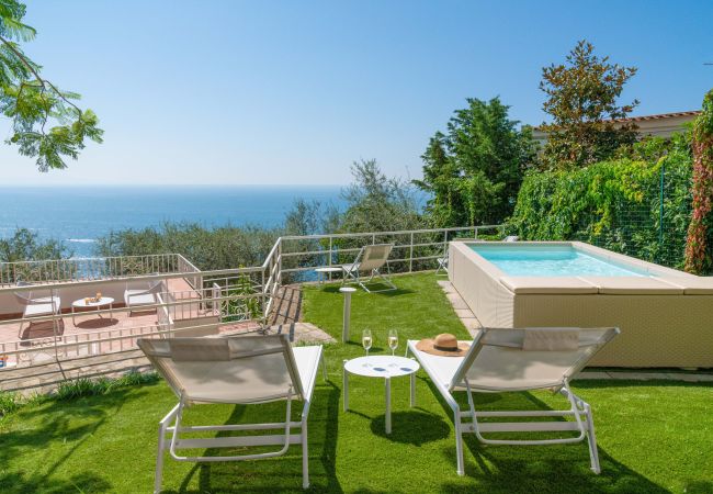 Villa in Praiano - AMORE RENTALS - Villa Jacaranda with Pool and Sea View Villa in Praiano - AMORE RENTALS - Villa Jacaranda with Pool and Sea View