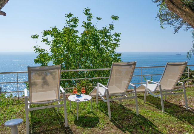 Villa in Praiano - AMORE RENTALS - Villa Jacaranda with Pool and Sea View Villa in Praiano - AMORE RENTALS - Villa Jacaranda with Pool and Sea View