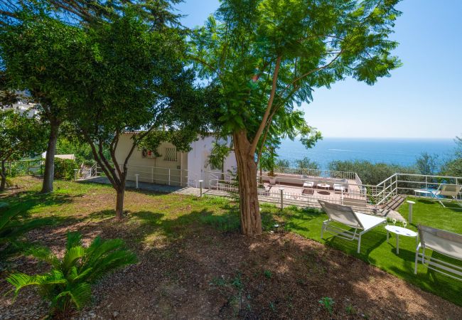 Villa in Praiano - AMORE RENTALS - Villa Jacaranda with Pool and Sea View Villa in Praiano - AMORE RENTALS - Villa Jacaranda with Pool and Sea View