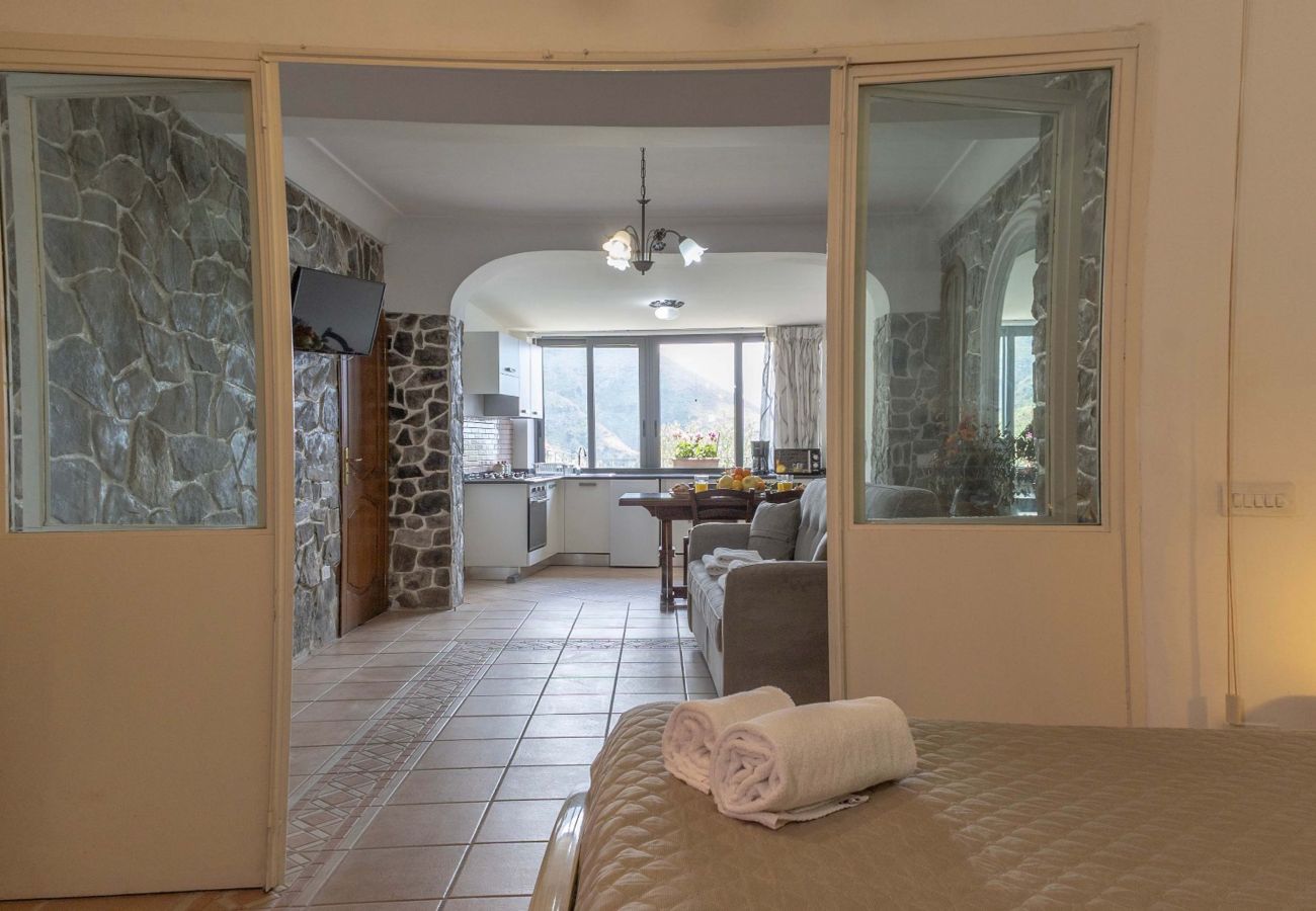 House in Vico Equense - AMORE RENTALS - Casa Assunta with Parking and Air Conditioning