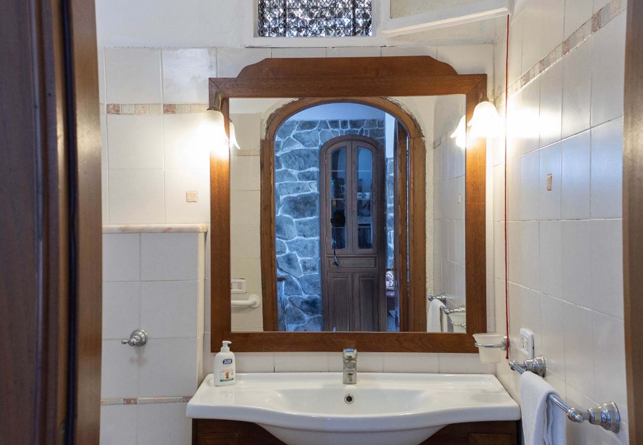 House in Vico Equense - AMORE RENTALS - Casa Assunta with Parking and Air Conditioning