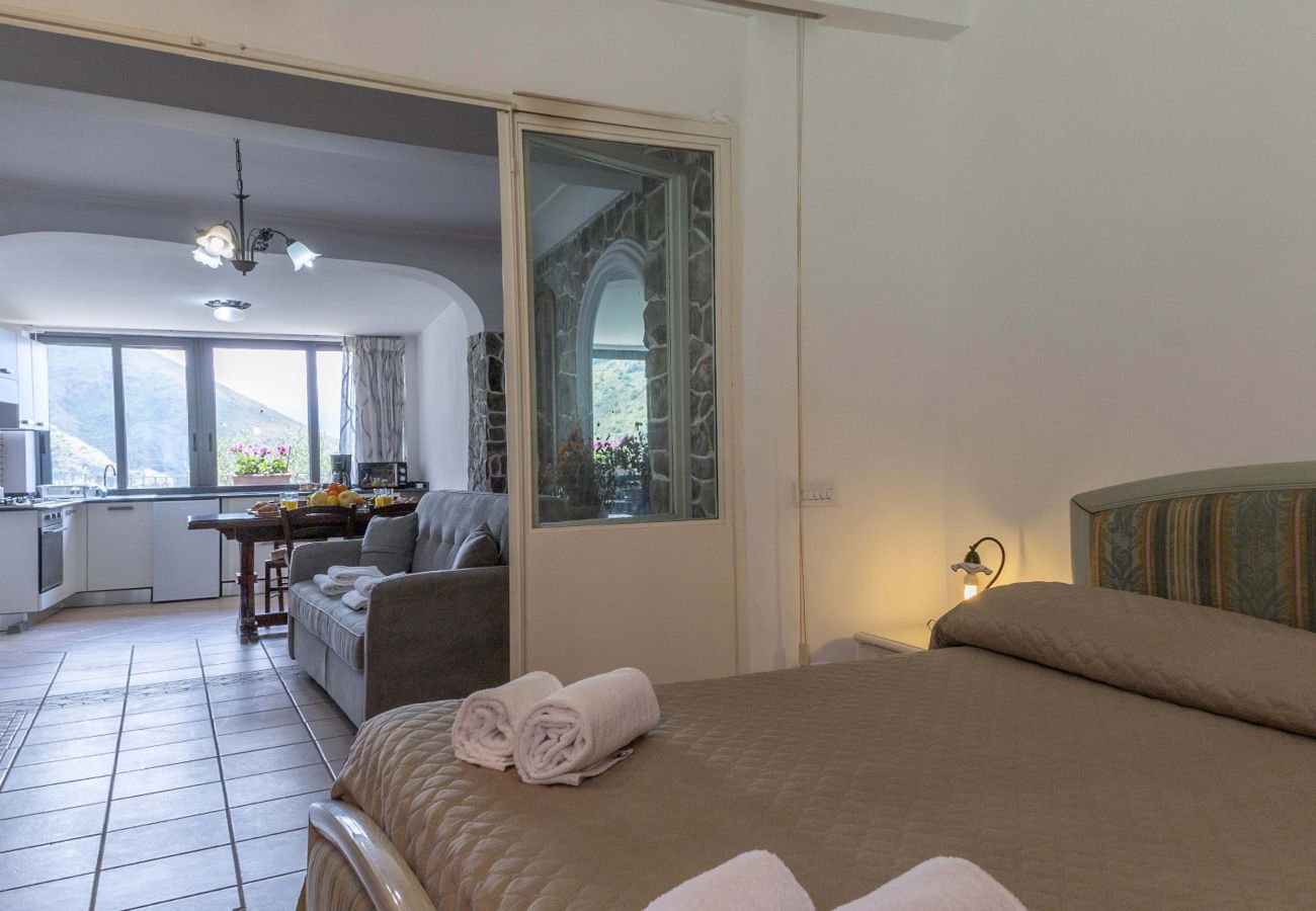 House in Vico Equense - AMORE RENTALS - Casa Assunta with Parking and Air Conditioning