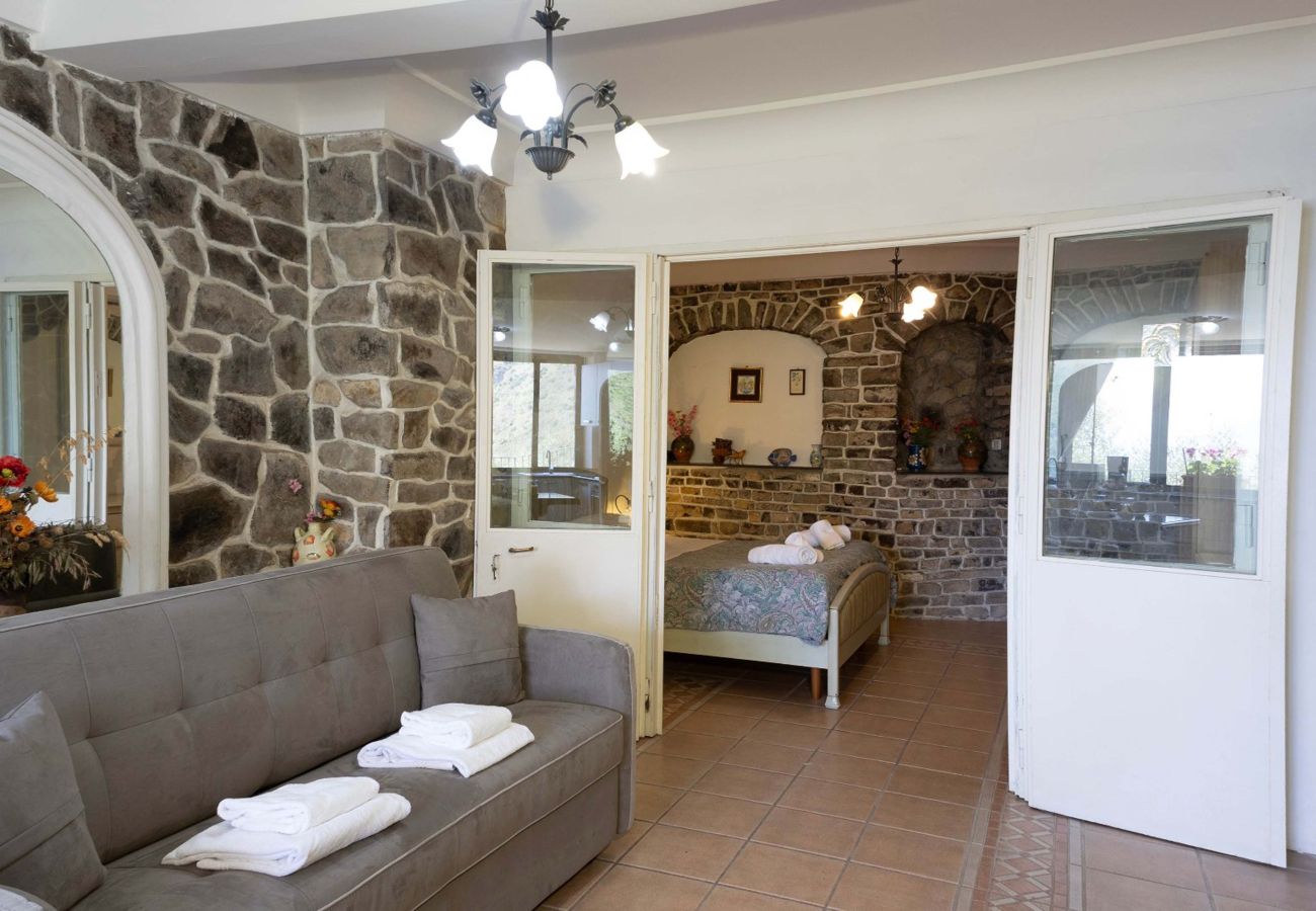 House in Vico Equense - AMORE RENTALS - Casa Assunta with Parking and Air Conditioning