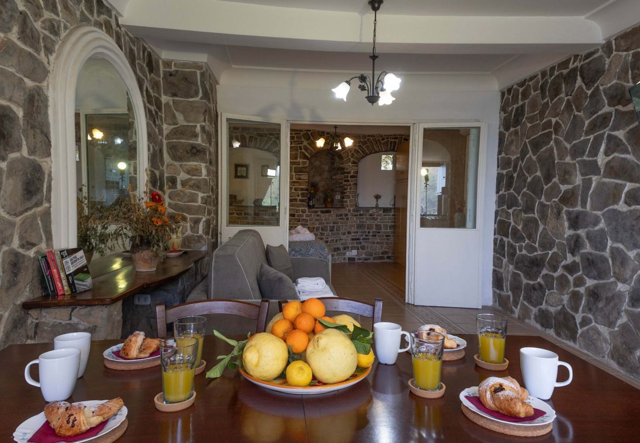 House in Vico Equense - AMORE RENTALS - Casa Assunta with Parking and Air Conditioning