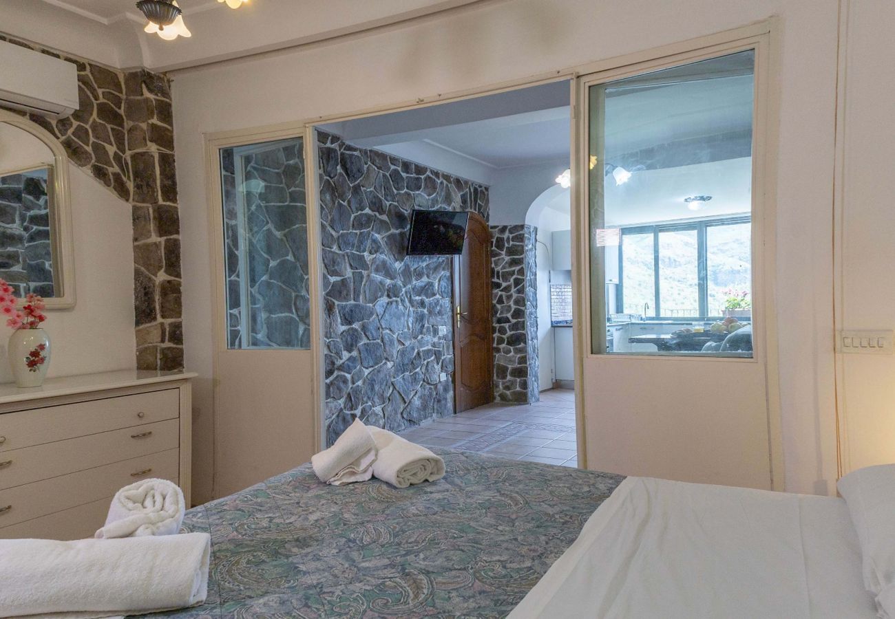 House in Vico Equense - AMORE RENTALS - Casa Assunta with Parking and Air Conditioning