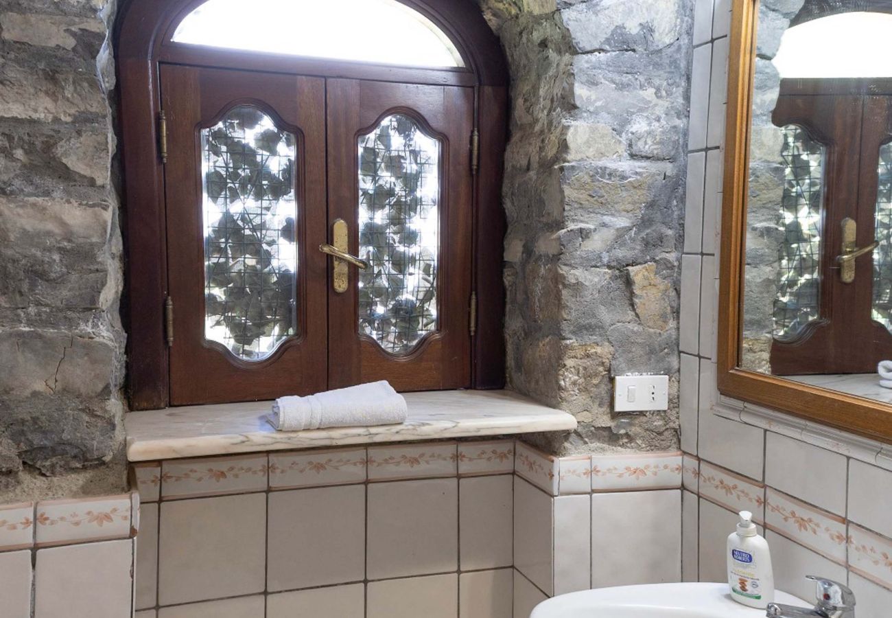 House in Vico Equense - AMORE RENTALS - Casa Assunta with Parking and Air Conditioning