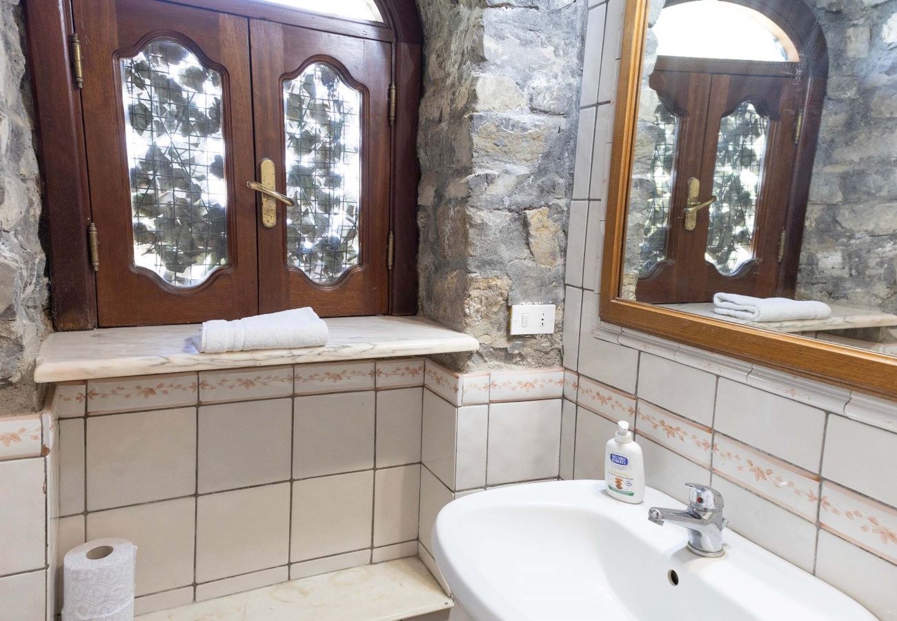 House in Vico Equense - AMORE RENTALS - Casa Assunta with Parking and Air Conditioning