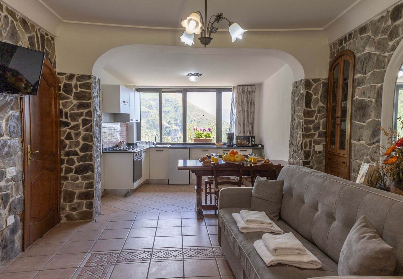 House in Vico Equense - AMORE RENTALS - Casa Assunta with Parking and Air Conditioning