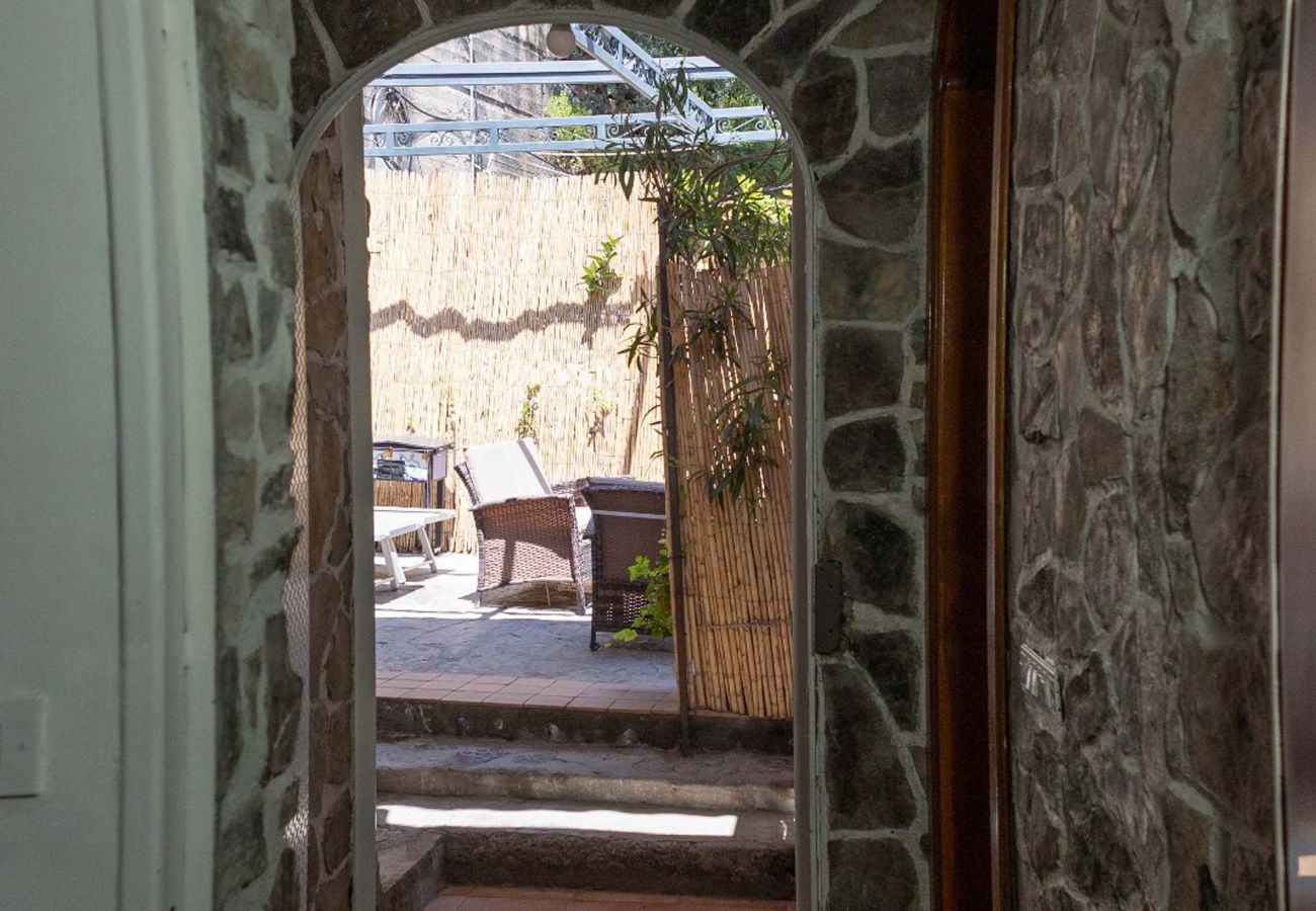 House in Vico Equense - AMORE RENTALS - Casa Assunta with Parking and Air Conditioning