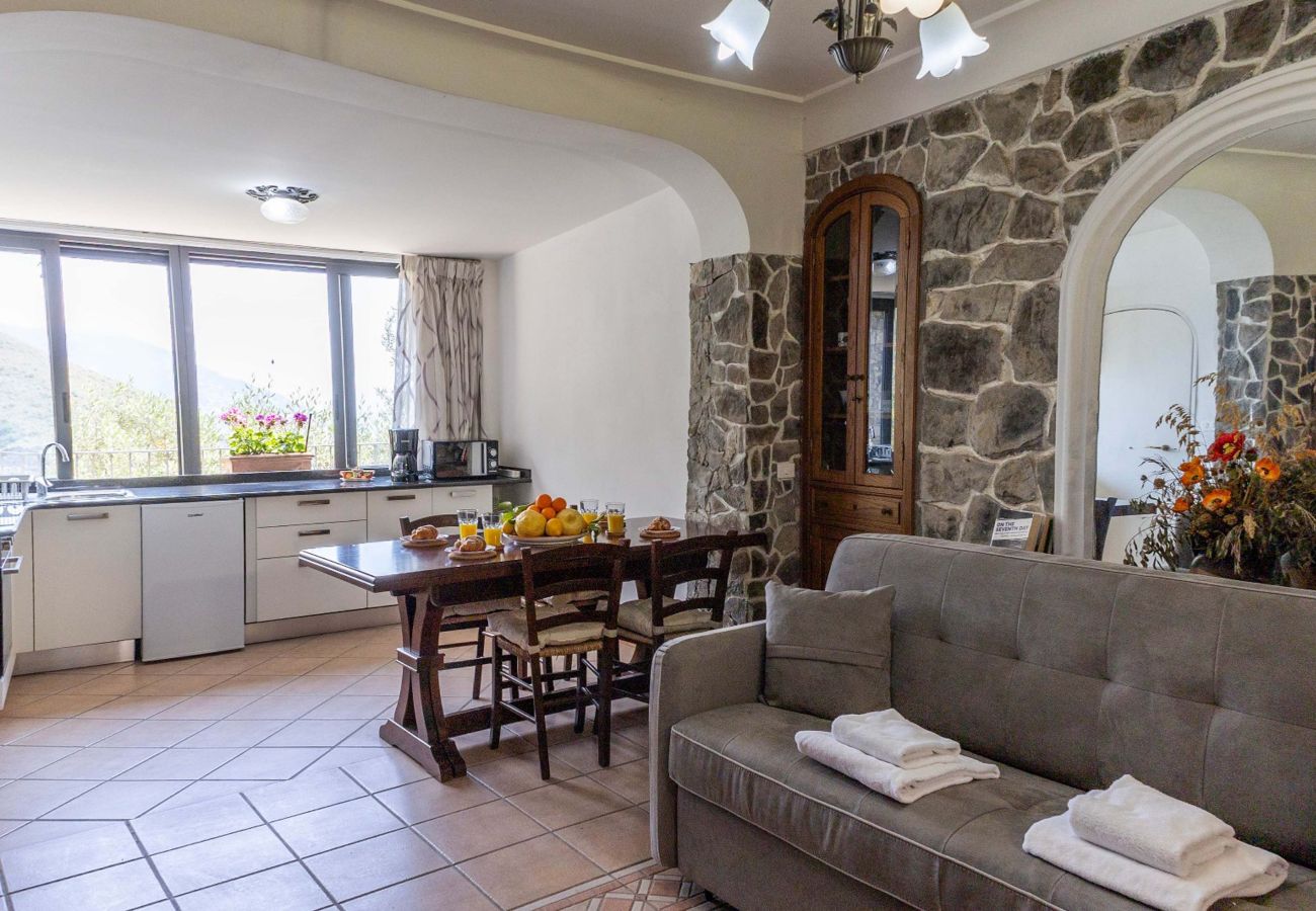 House in Vico Equense - AMORE RENTALS - Casa Assunta with Parking and Air Conditioning
