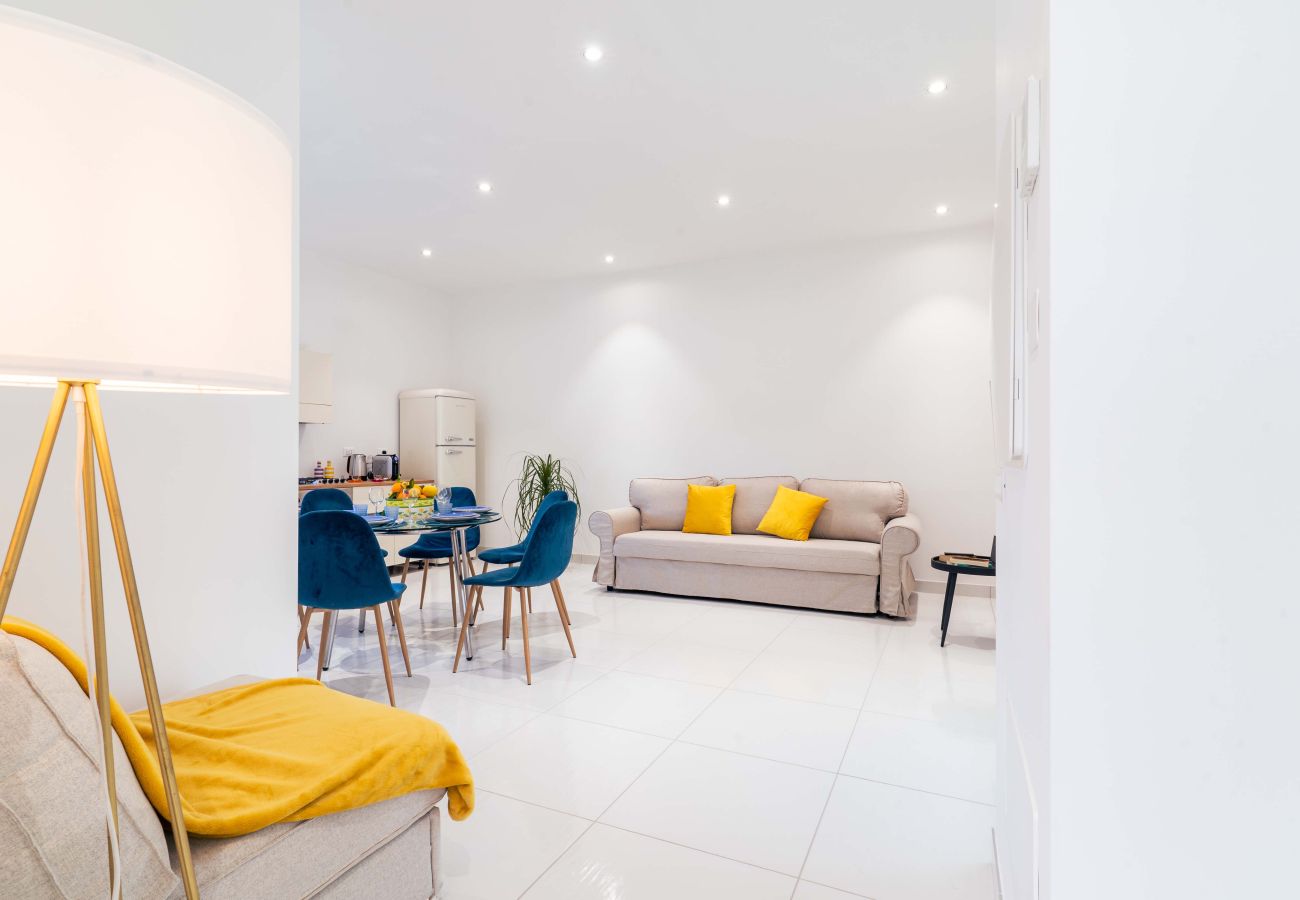 Villa in Sorrento - AMORE RENTALS - Villa Alice with Garden, Air Conditioning and Terrace