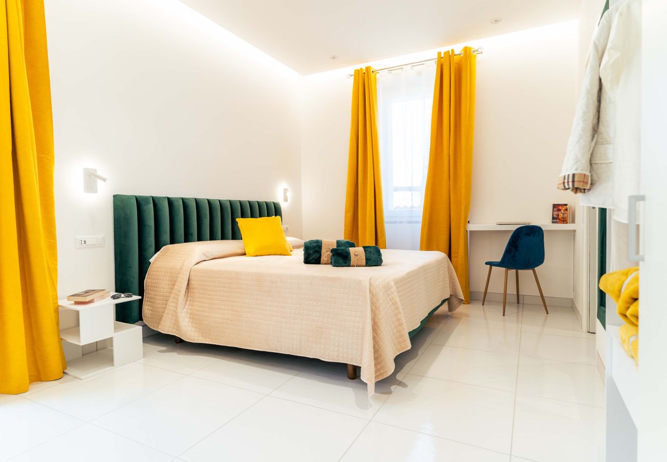 Villa in Sorrento - AMORE RENTALS - Villa Alice with Garden, Air Conditioning and Terrace