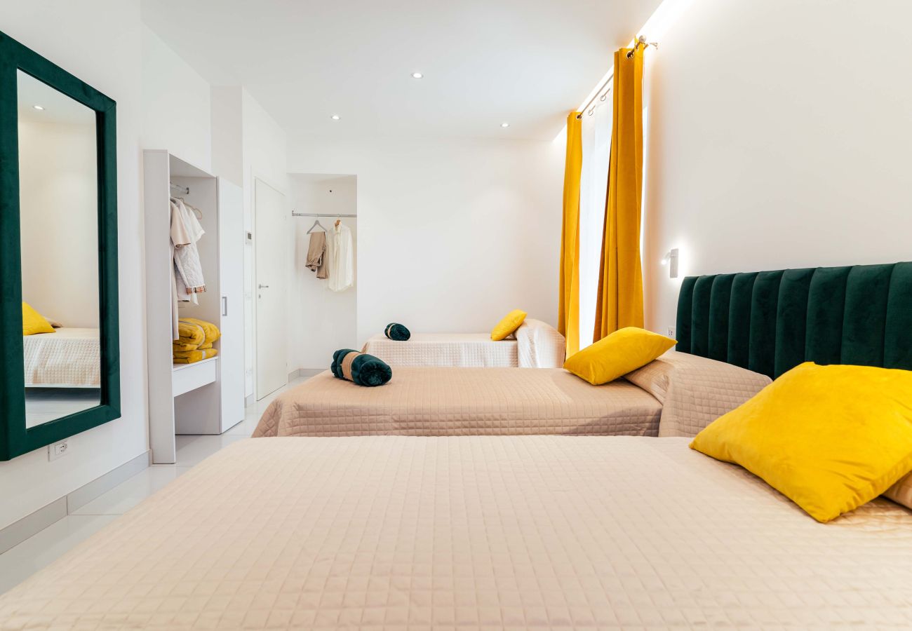 Villa in Sorrento - AMORE RENTALS - Villa Alice with Garden, Air Conditioning and Terrace