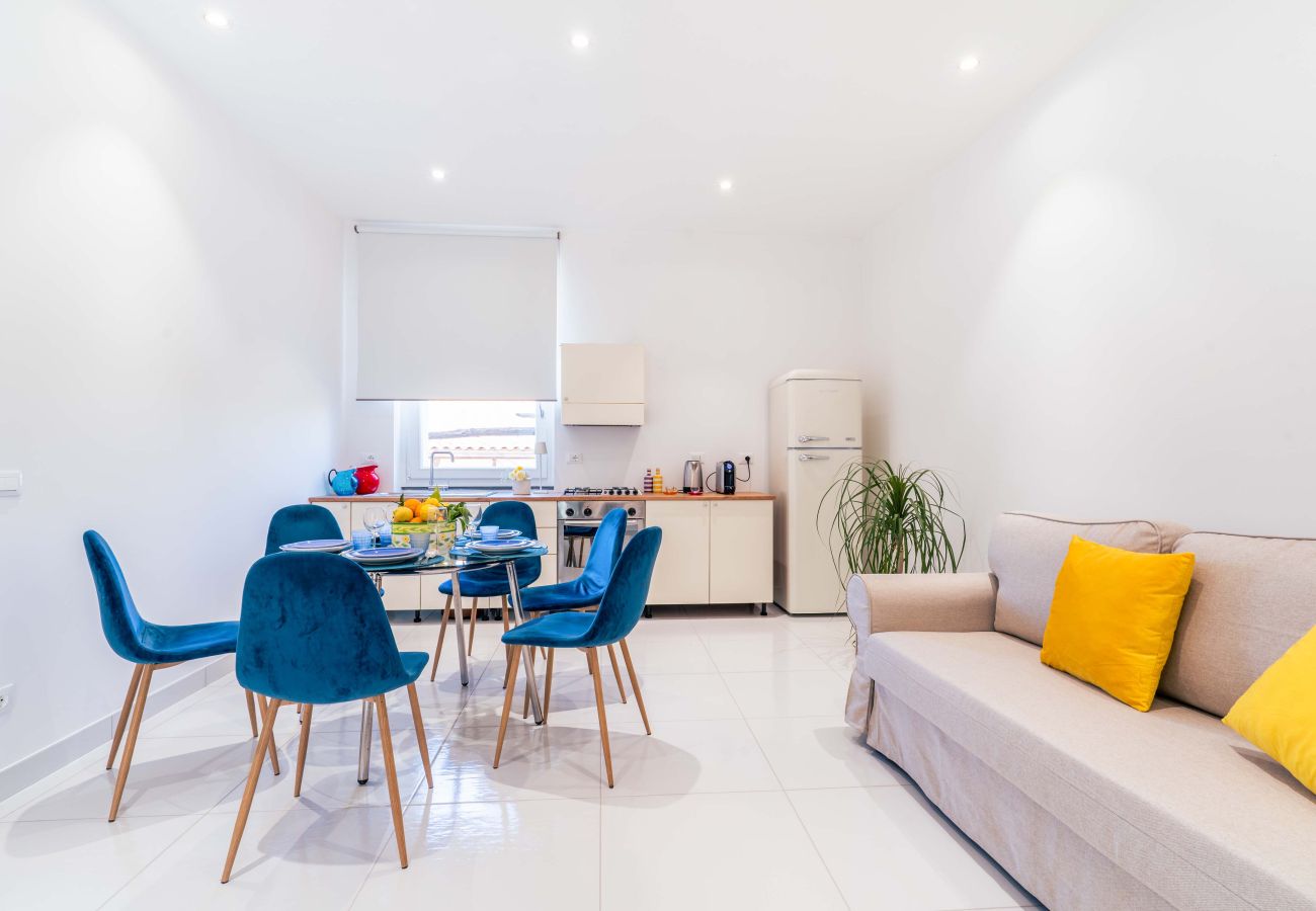 Villa in Sorrento - AMORE RENTALS - Villa Alice with Garden, Air Conditioning and Terrace