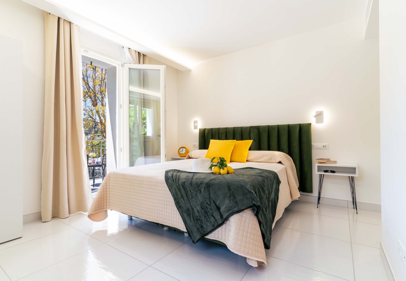 Villa in Sorrento - AMORE RENTALS - Villa Alice with Garden, Air Conditioning and Terrace