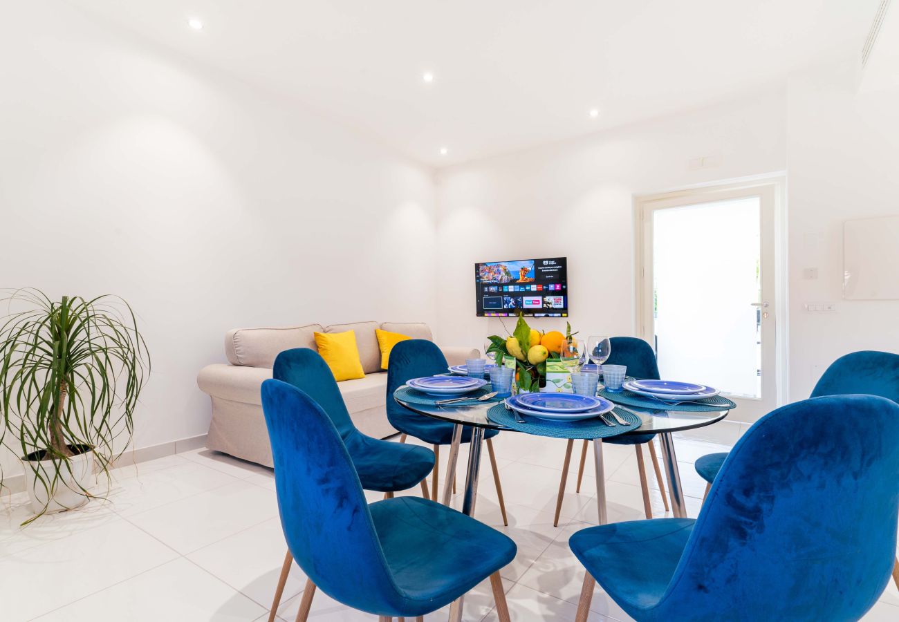 Villa in Sorrento - AMORE RENTALS - Villa Alice with Garden, Air Conditioning and Terrace