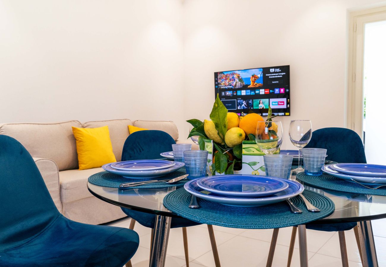 Villa in Sorrento - AMORE RENTALS - Villa Alice with Garden, Air Conditioning and Terrace