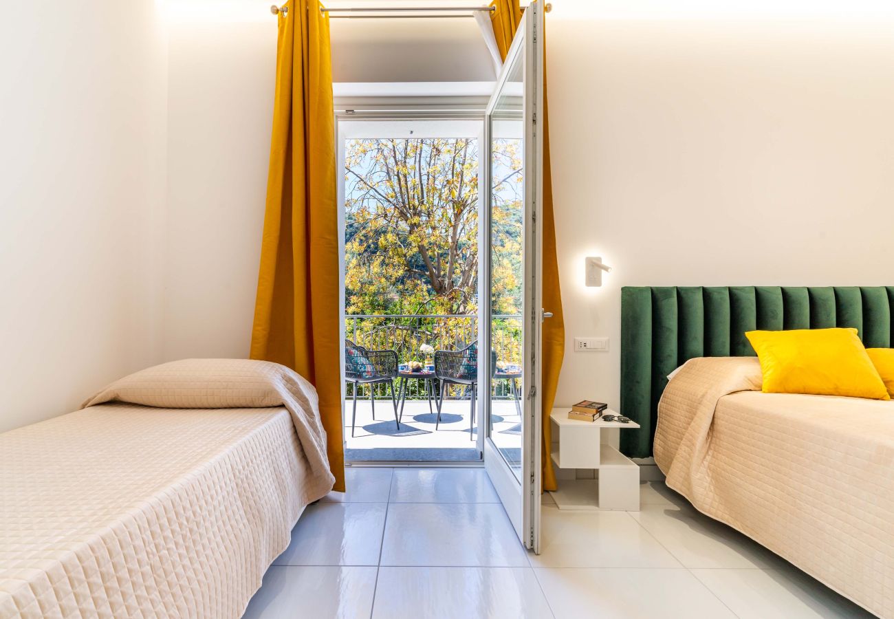 Villa in Sorrento - AMORE RENTALS - Villa Alice with Garden, Air Conditioning and Terrace