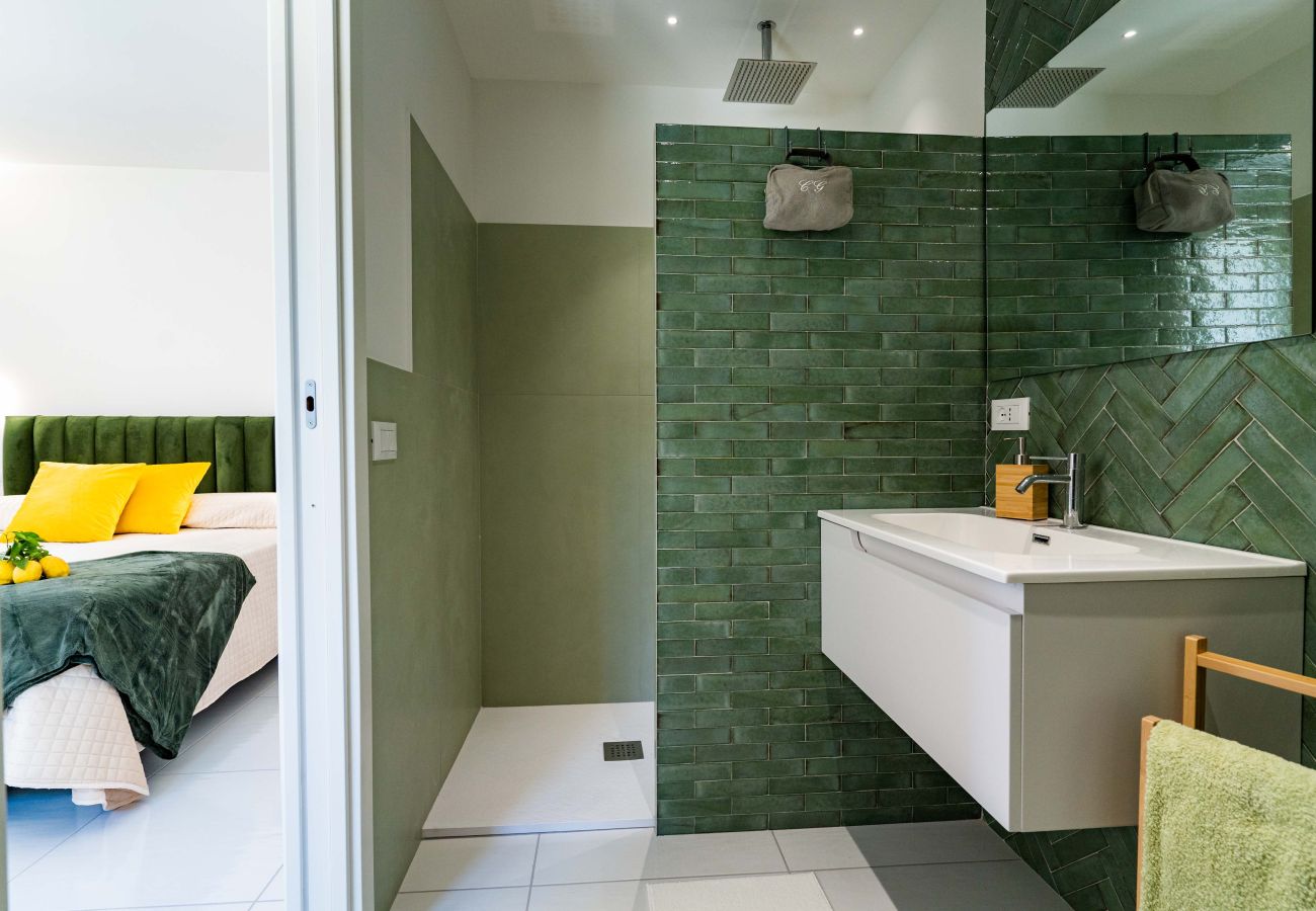 Villa in Sorrento - AMORE RENTALS - Villa Alice with Garden, Air Conditioning and Terrace