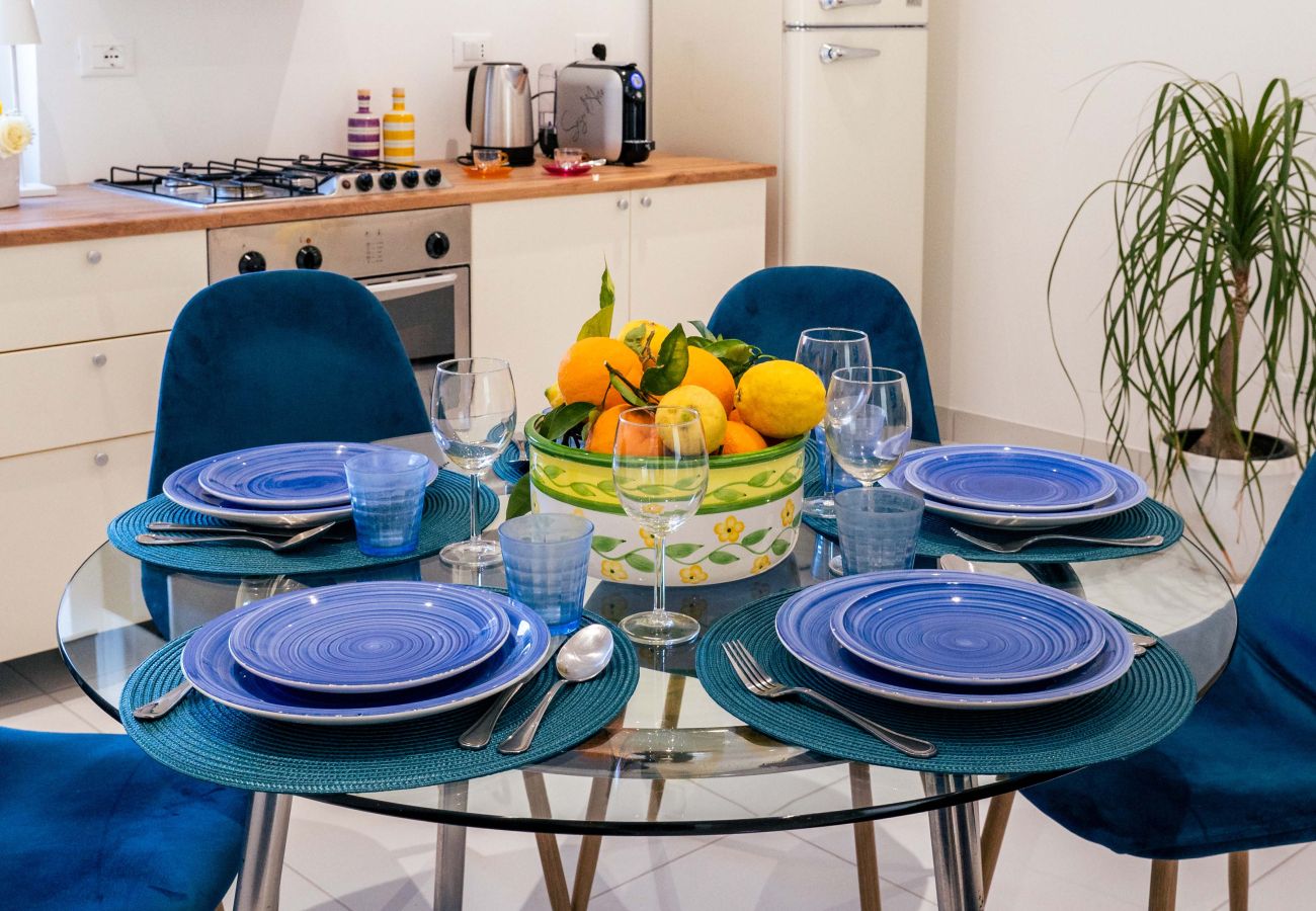 Villa in Sorrento - AMORE RENTALS - Villa Alice with Garden, Air Conditioning and Terrace