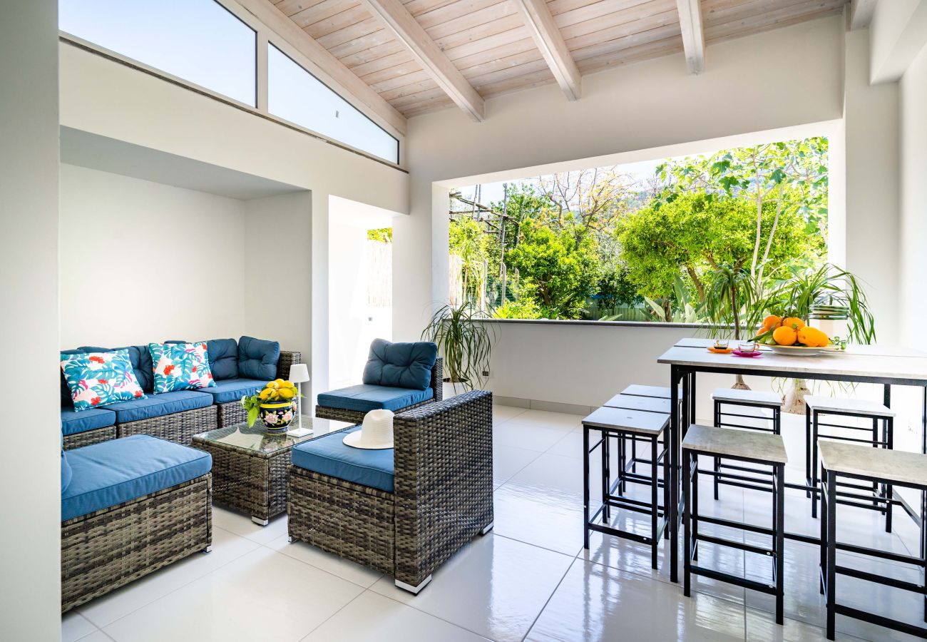 Villa in Sorrento - AMORE RENTALS - Villa Alice with Garden, Air Conditioning and Terrace