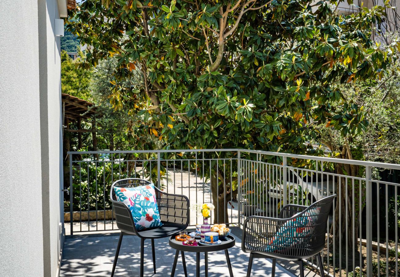 Villa in Sorrento - AMORE RENTALS - Villa Alice with Garden, Air Conditioning and Terrace
