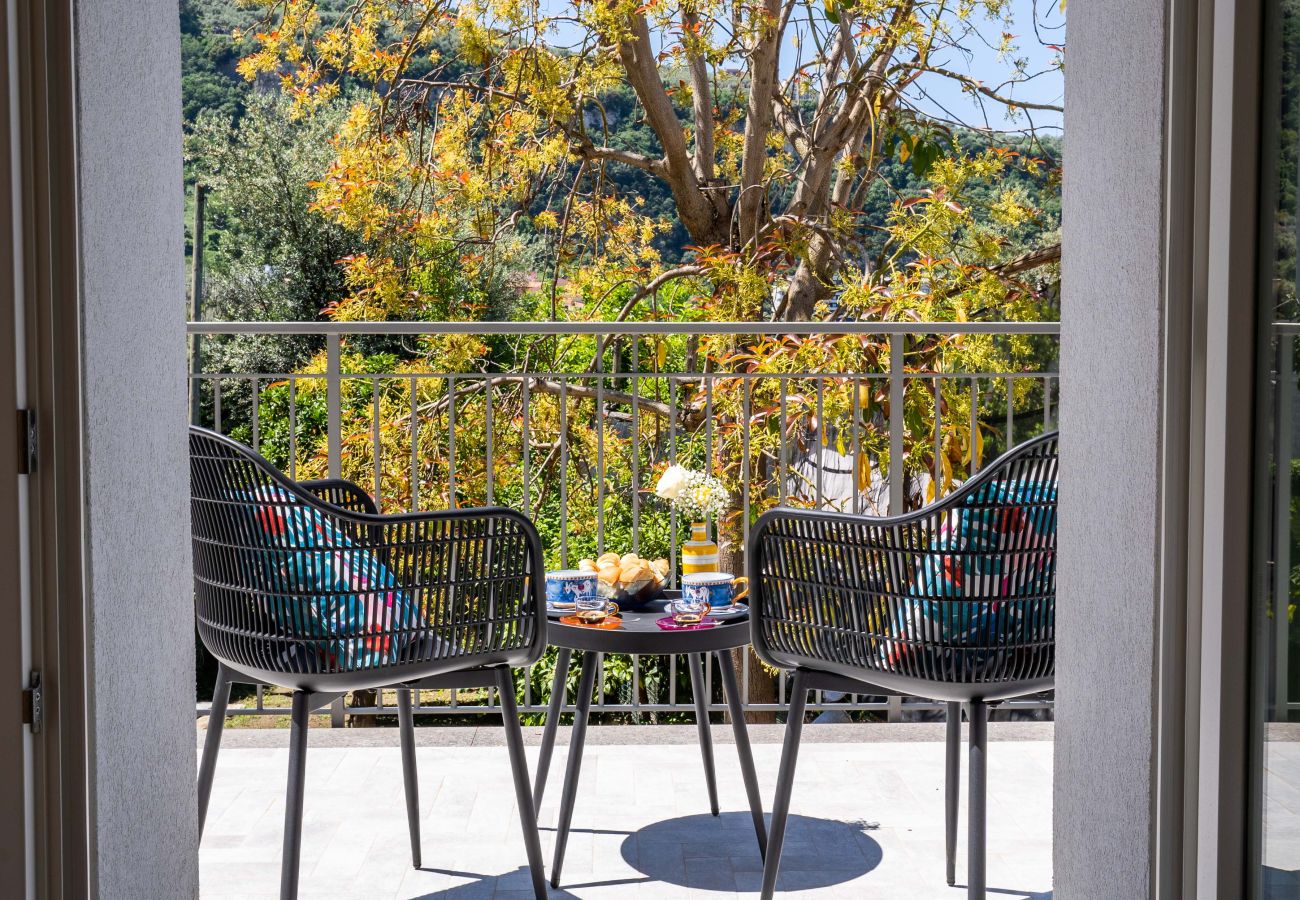 Villa in Sorrento - AMORE RENTALS - Villa Alice with Garden, Air Conditioning and Terrace
