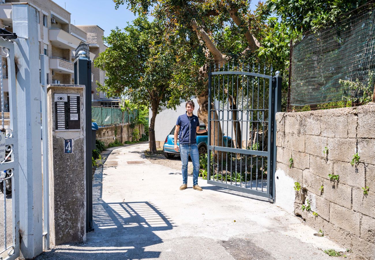 Villa in Sorrento - AMORE RENTALS - Villa Alice with Garden, Air Conditioning and Terrace