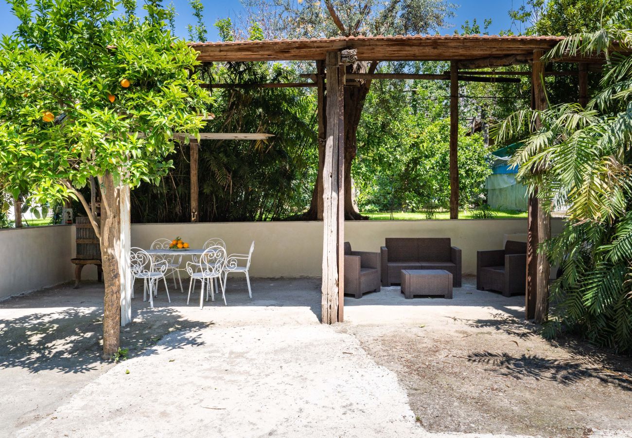 Villa in Sorrento - AMORE RENTALS - Villa Alice with Garden, Air Conditioning and Terrace