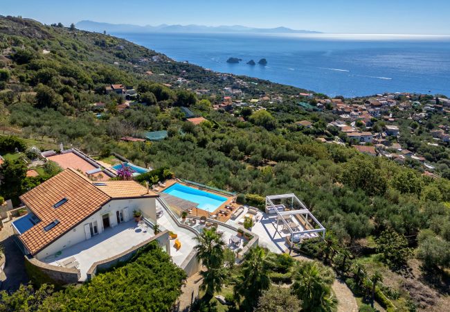 Villa/Dettached house in Sant´Agata sui Due Golfi - AMORE RENTALS - Villa Hermes with Private Pool, Sea View, Garden