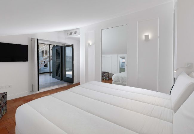 House in Sorrento - AMORE RENTALS - The Square, Luxury Penthouse with Sea View and Jacuzzi in Piazza Tasso House in Sorrento - AMORE RENTALS - The Square, Luxury Penthouse with Sea View and Jacuzzi in Piazza Tasso
