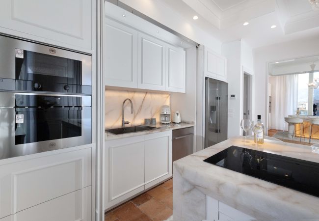 House in Sorrento - AMORE RENTALS - The Square, Luxury Penthouse with Sea View and Jacuzzi in Piazza Tasso House in Sorrento - AMORE RENTALS - The Square, Luxury Penthouse with Sea View and Jacuzzi in Piazza Tasso