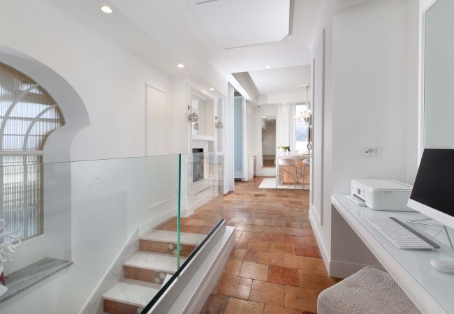 House in Sorrento - AMORE RENTALS - The Square, Luxury Penthouse with Sea View and Jacuzzi in Piazza Tasso House in Sorrento - AMORE RENTALS - The Square, Luxury Penthouse with Sea View and Jacuzzi in Piazza Tasso