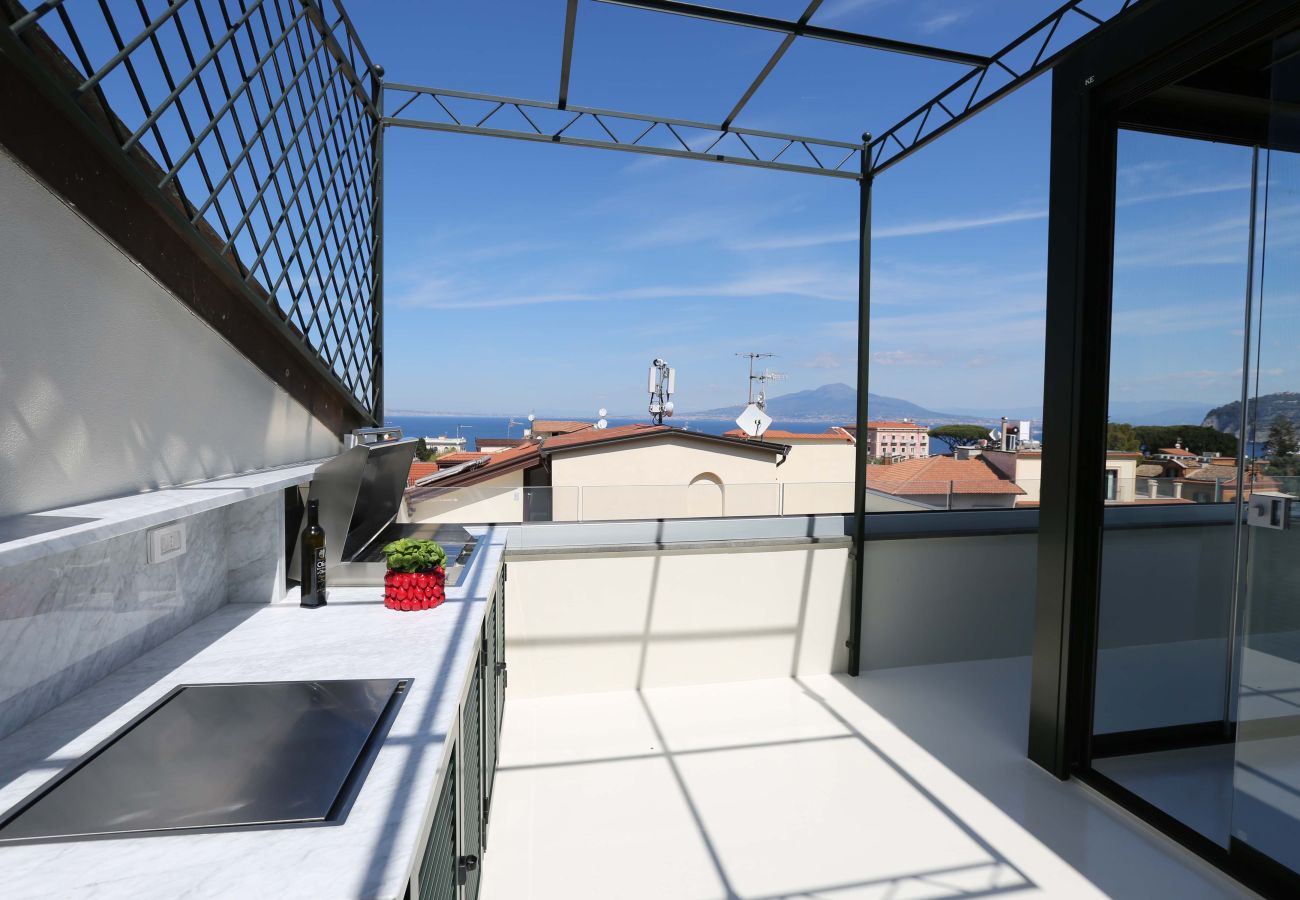 House in Sorrento - AMORE RENTALS - The Square, Luxury Penthouse with Sea View and Jacuzzi in Piazza Tasso