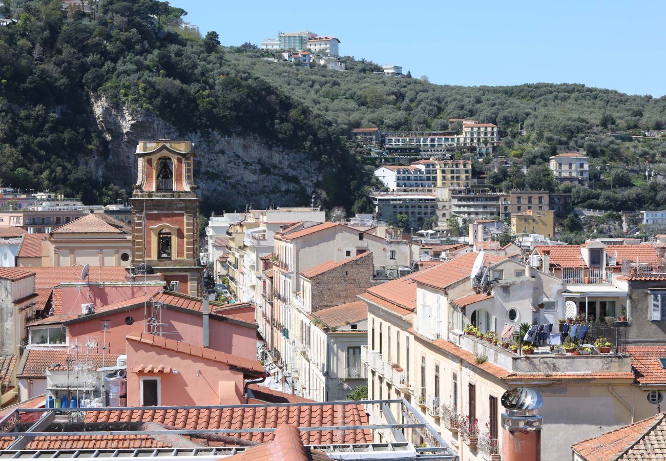 House in Sorrento - AMORE RENTALS - The Square, Luxury Penthouse with Sea View and Jacuzzi in Piazza Tasso