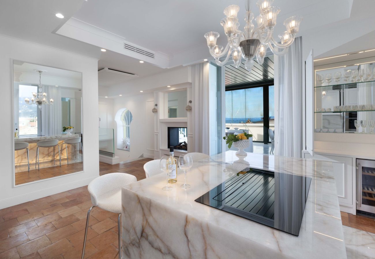 House in Sorrento - AMORE RENTALS - The Square, Luxury Penthouse with Sea View and Jacuzzi in Piazza Tasso