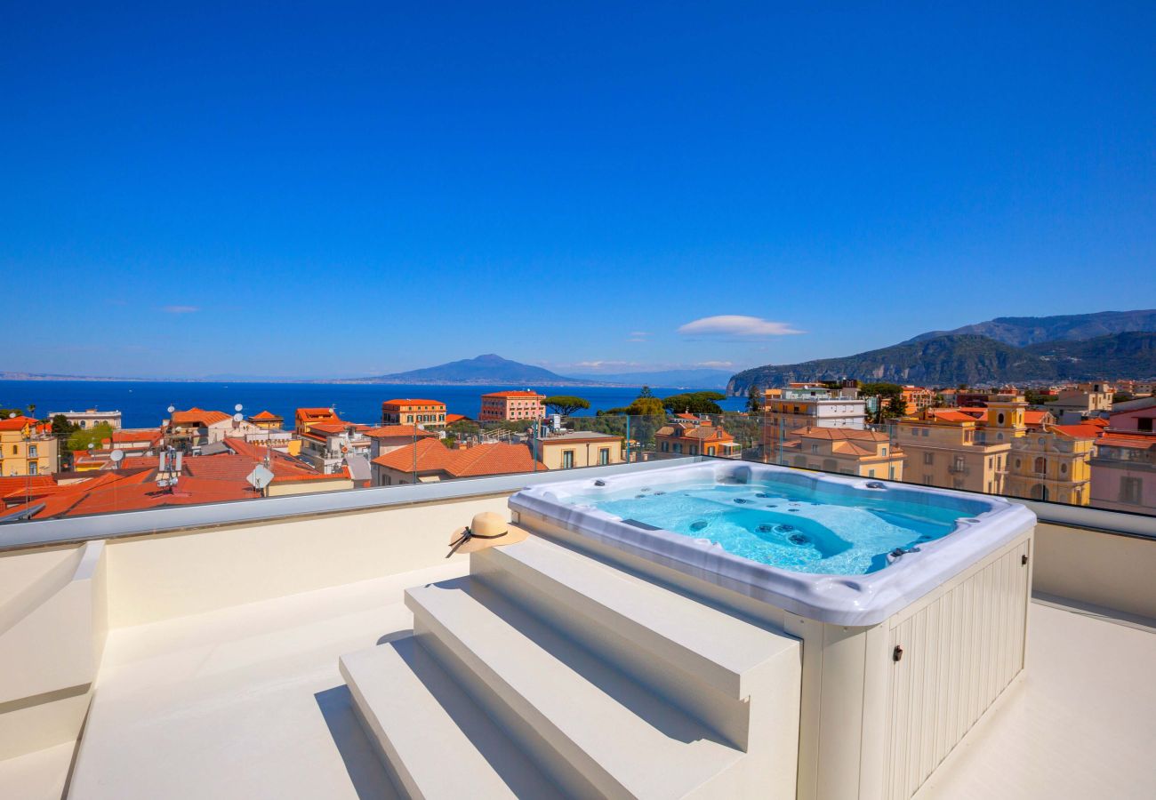 House in Sorrento - AMORE RENTALS - The Square, Luxury Penthouse with Sea View and Jacuzzi in Piazza Tasso