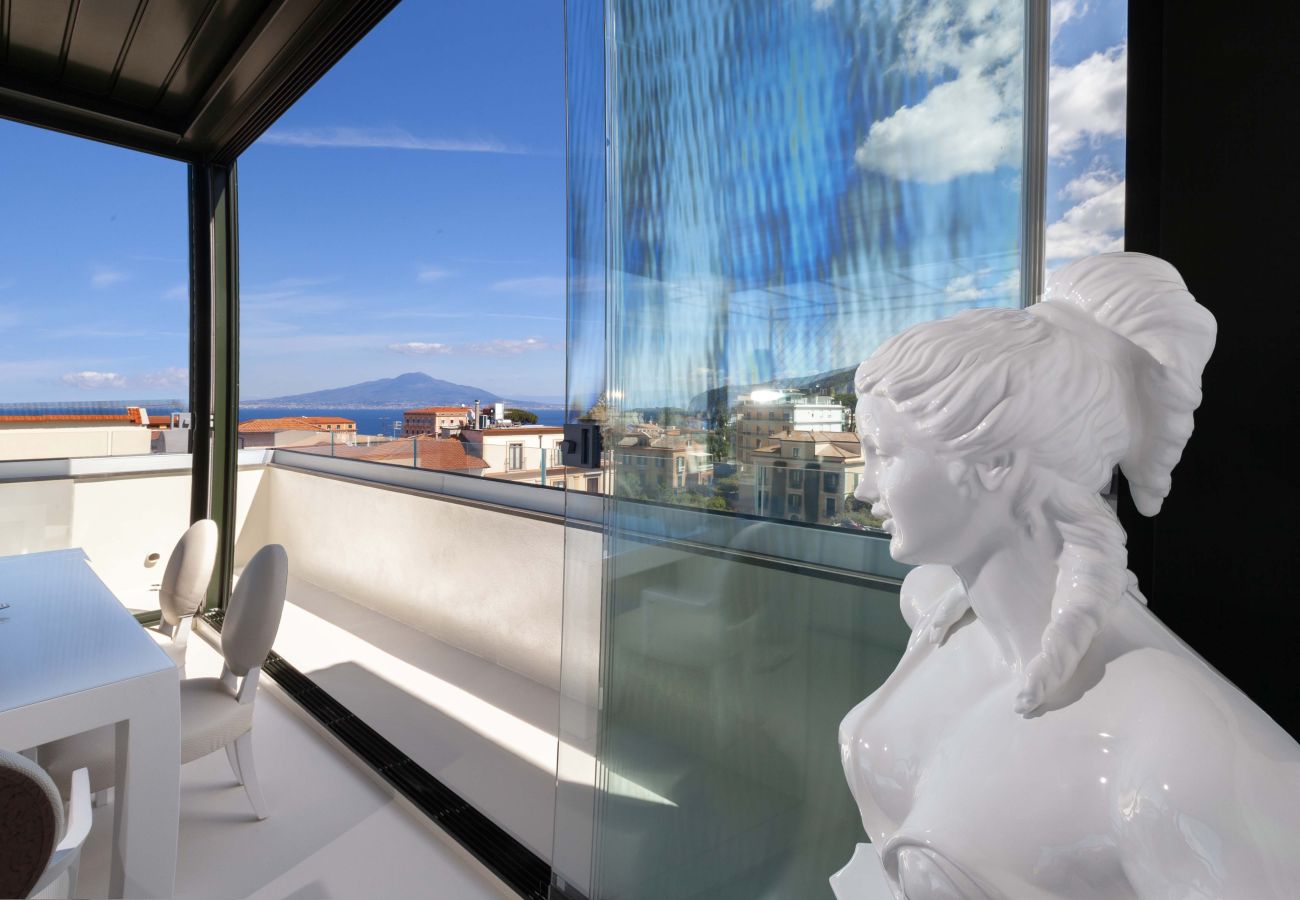 House in Sorrento - AMORE RENTALS - The Square, Luxury Penthouse with Sea View and Jacuzzi in Piazza Tasso