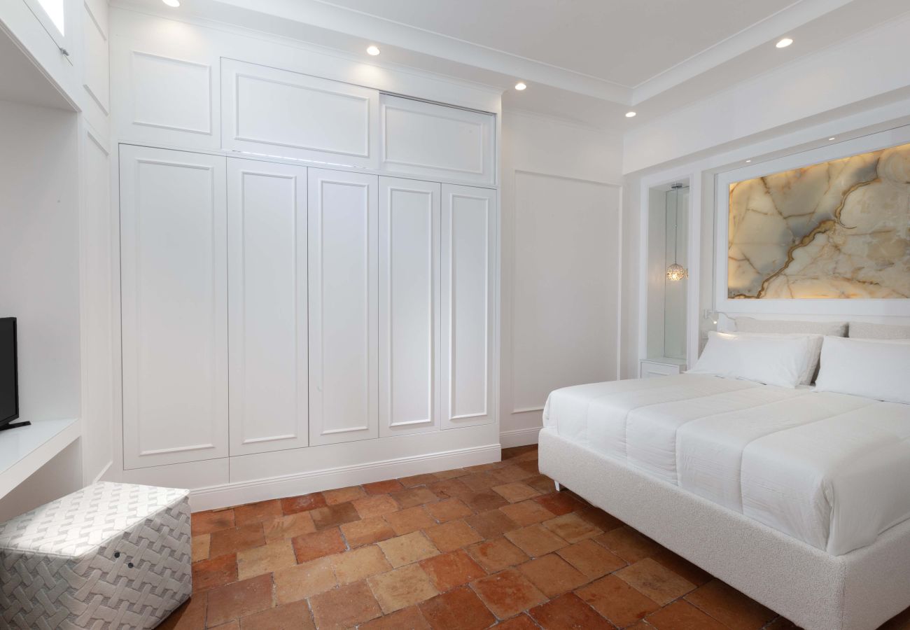 House in Sorrento - AMORE RENTALS - The Square, Luxury Penthouse with Sea View and Jacuzzi in Piazza Tasso