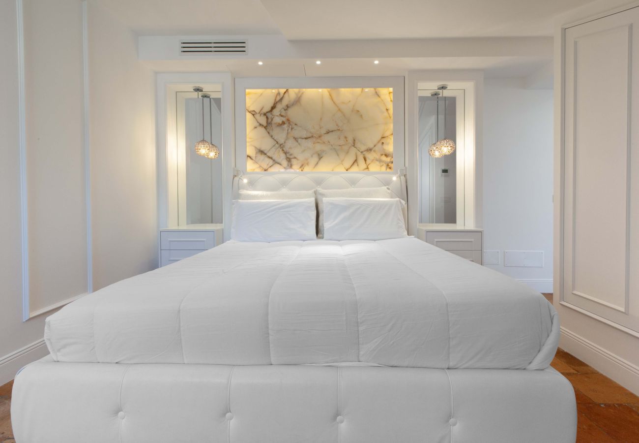 House in Sorrento - AMORE RENTALS - The Square, Luxury Penthouse with Sea View and Jacuzzi in Piazza Tasso