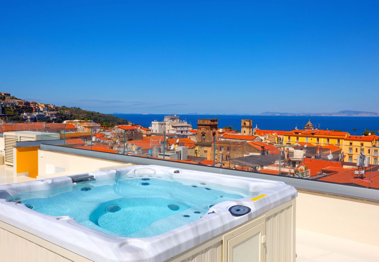 House in Sorrento - AMORE RENTALS - The Square, Luxury Penthouse with Sea View and Jacuzzi in Piazza Tasso