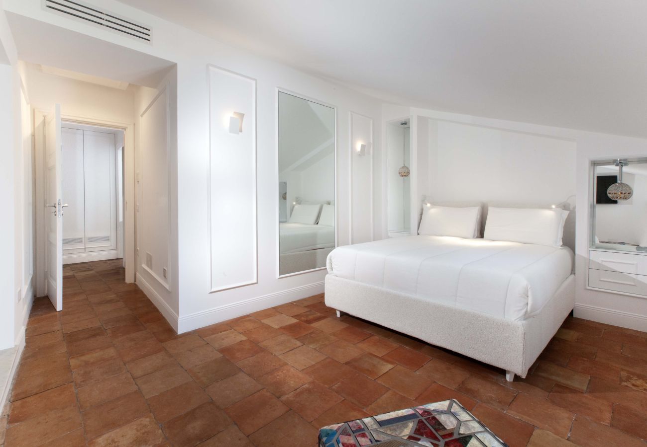 House in Sorrento - AMORE RENTALS - The Square, Luxury Penthouse with Sea View and Jacuzzi in Piazza Tasso