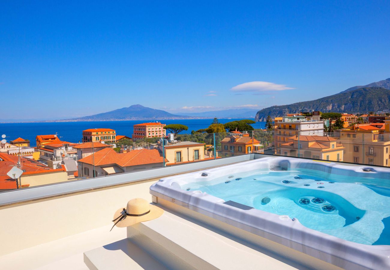 House in Sorrento - AMORE RENTALS - The Square, Luxury Penthouse with Sea View and Jacuzzi in Piazza Tasso