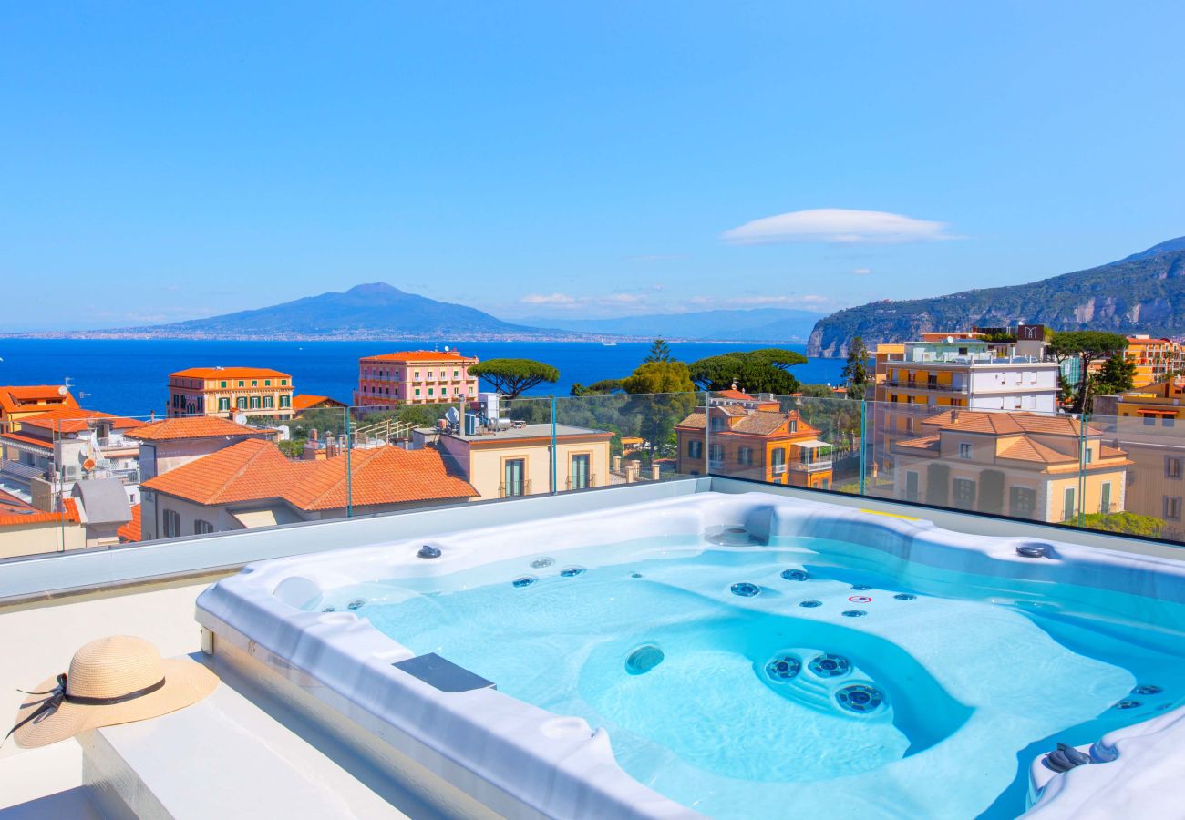 House in Sorrento - AMORE RENTALS - The Square, Luxury Penthouse with Sea View and Jacuzzi in Piazza Tasso