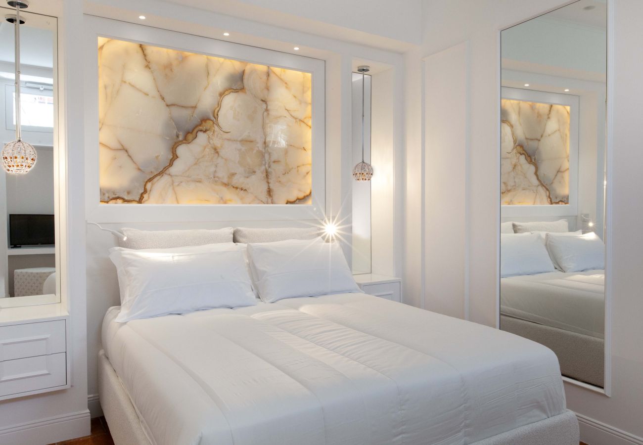 House in Sorrento - AMORE RENTALS - The Square, Luxury Penthouse with Sea View and Jacuzzi in Piazza Tasso