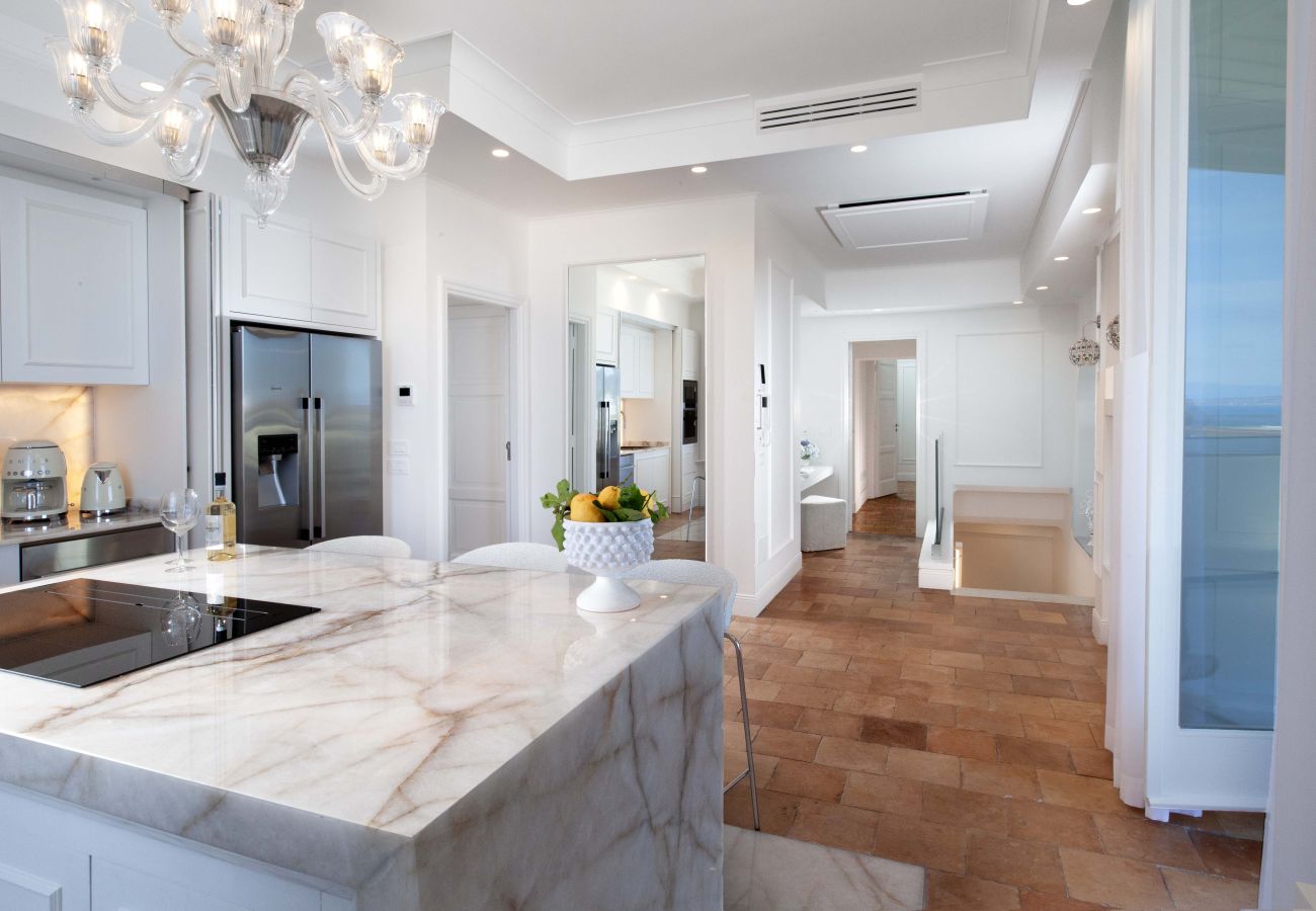 House in Sorrento - AMORE RENTALS - The Square, Luxury Penthouse with Sea View and Jacuzzi in Piazza Tasso